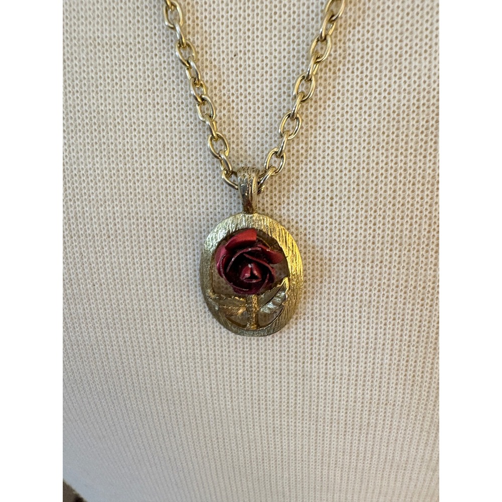 Vintage Gold Tone Red Rose Oval Pendant Necklace 28 Inch Chain Floral Jewelry